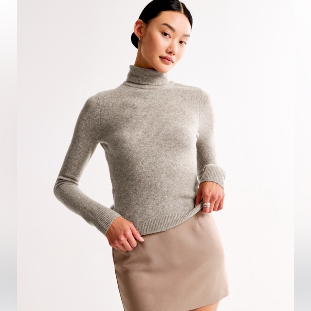 Abercrombie & Fitch Sweater